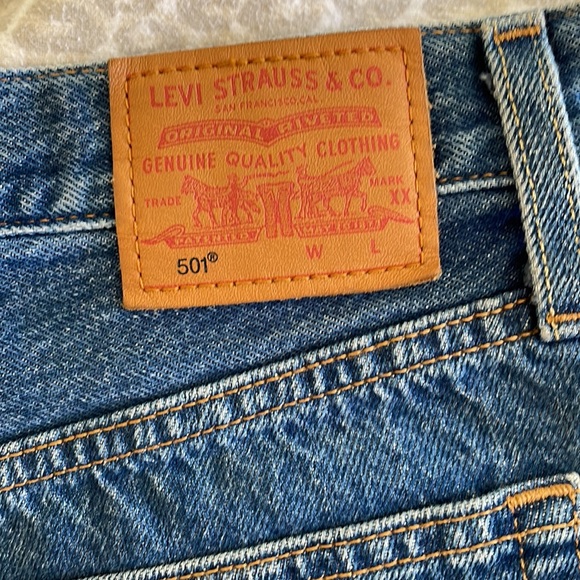 Levi’s denim shorts - Picture 3 of 7